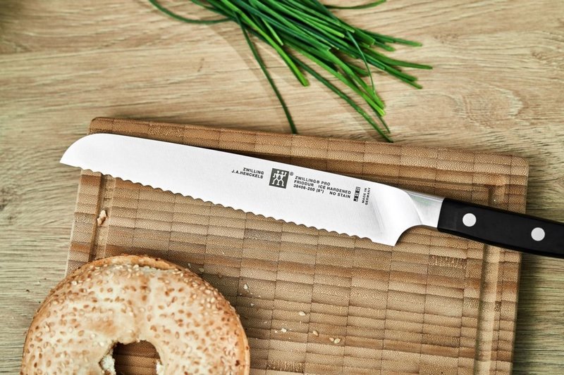 Zwilling Brotmesser Pro 20cm 