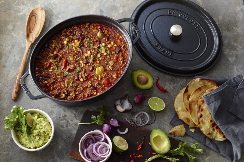 Staub Cocotte oval 29 cm Schwarz 