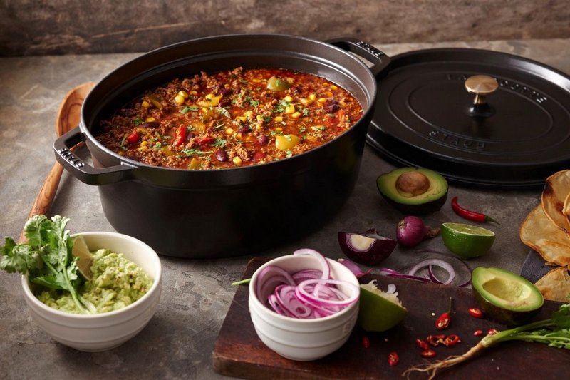 Staub Cocotte oval 31 cm Schwarz 