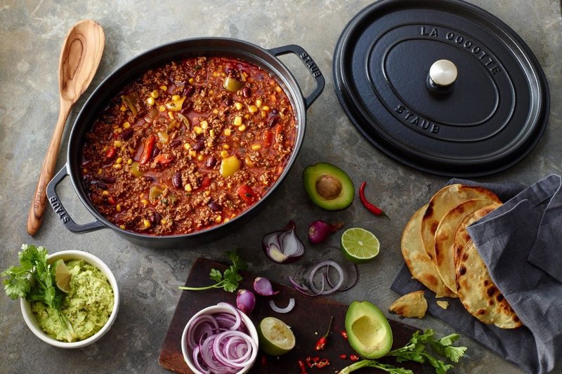Staub Cocotte oval 31 cm Schwarz 