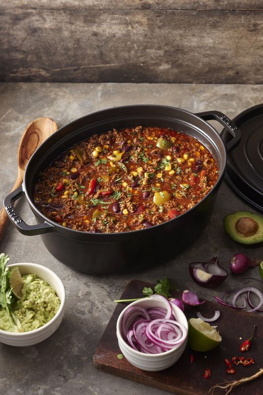 Staub Cocotte oval 31 cm Schwarz 