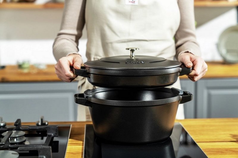 Staub Cocotte rund 24 cm Schwarz stackable 