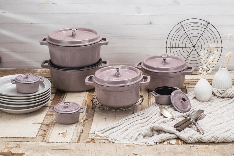 Staub Cocotte rund 22 cm Kirschblüte 