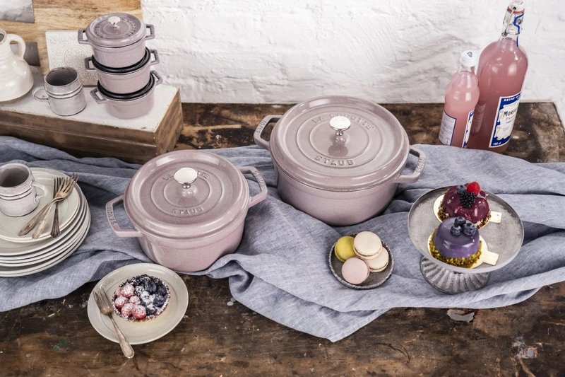 Staub Cocotte rund 24 cm Kirschblüte 
