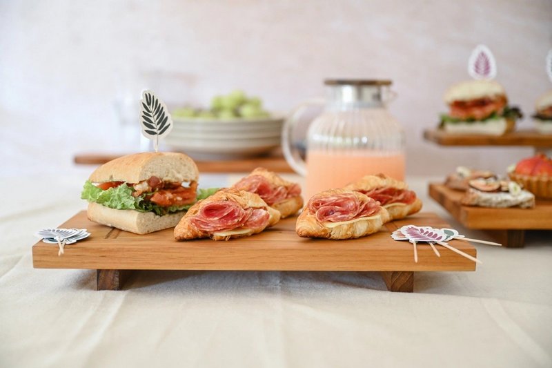teakhaus Servierplatte Bistro mit Füssen S 