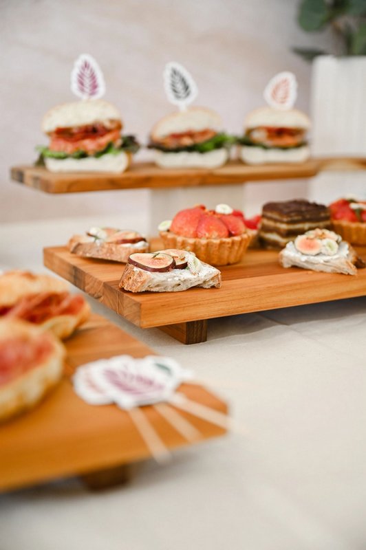 teakhaus Servierplatte Bistro mit Füssen S 
