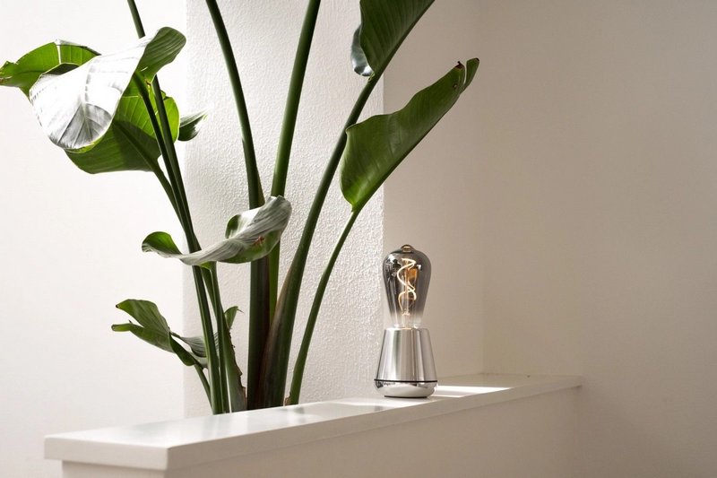 Humble Light Tischlampe One silber 