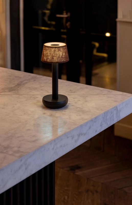 Humble Light Tischlampe Two Leinen schwarz braun 