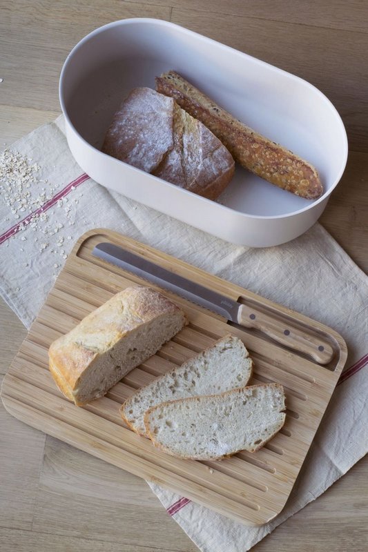 pebbly Brotkasten mit Schneidebrett Messer und Brotbeutel Cream 