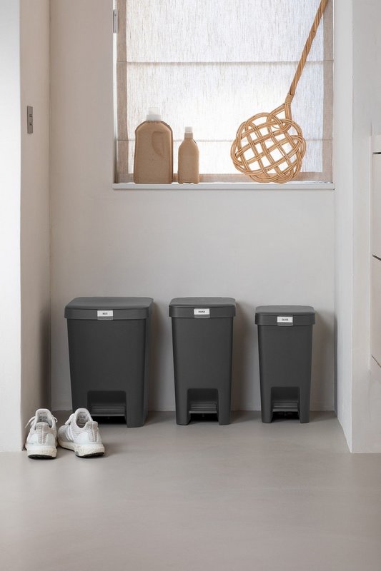 BRABANTIA Treteimer StepUp dark grey 25 l 