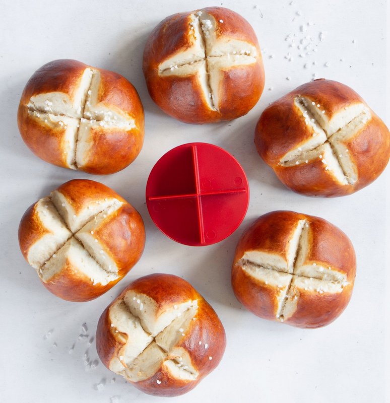 STÄDTER Brötchenstempel Laugenbrötchen ø 7.5x2 cm rot 