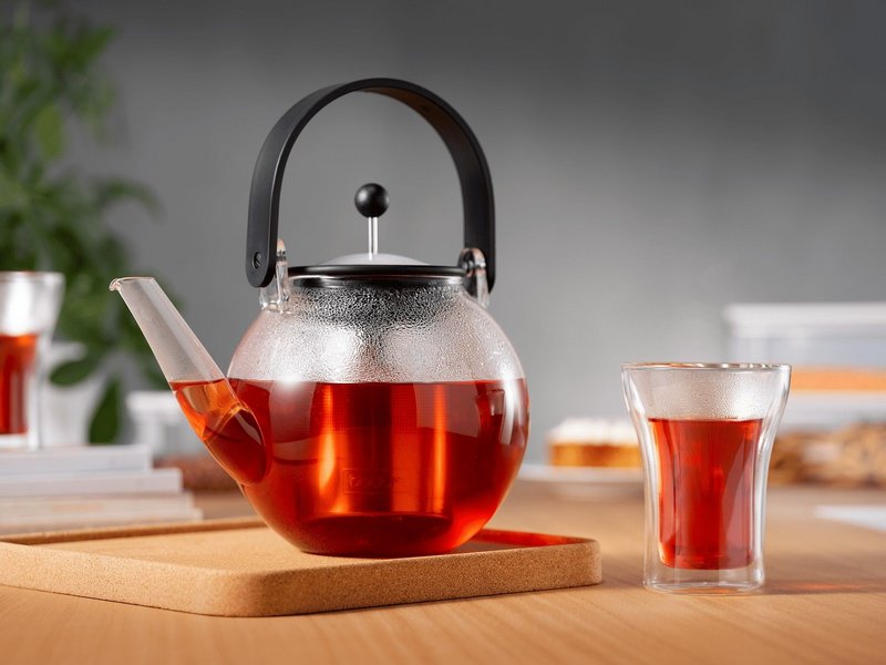 BODUM Teekanne Assam Henkel schwarz 1.5l 