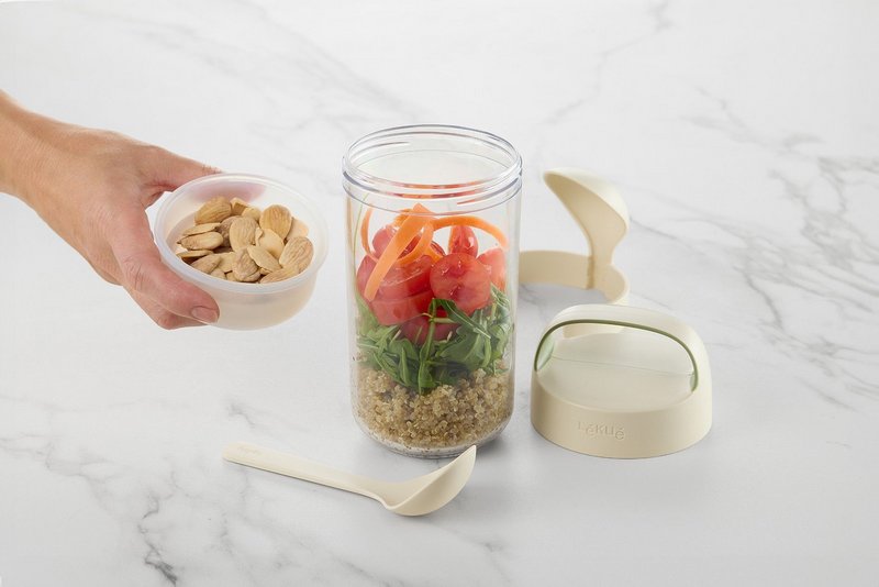 LEKUE Joghurtbecher To Go mit Löffel 0.6 l beige 